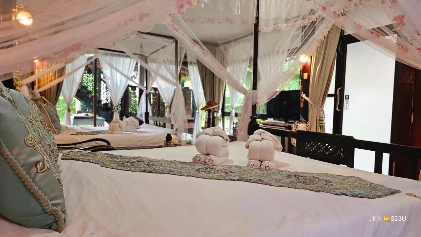 The Antique Riverside Resort Ban Pong  Dış mekan fotoğraf