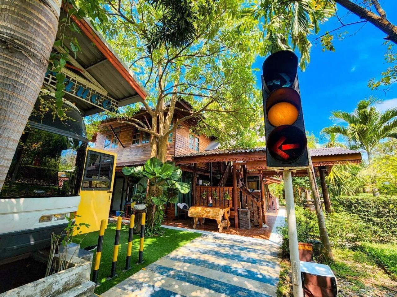 The Antique Riverside Resort Ban Pong  Dış mekan fotoğraf